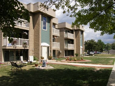 15027 Brookview Dr 1-2 Beds Apartment for Rent Photo Gallery 1